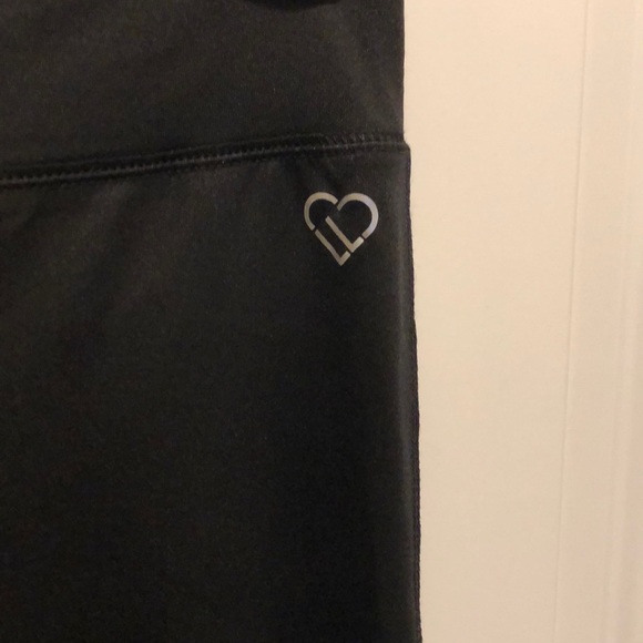 Cropped leggings with print at bottom - Picture 2 of 7